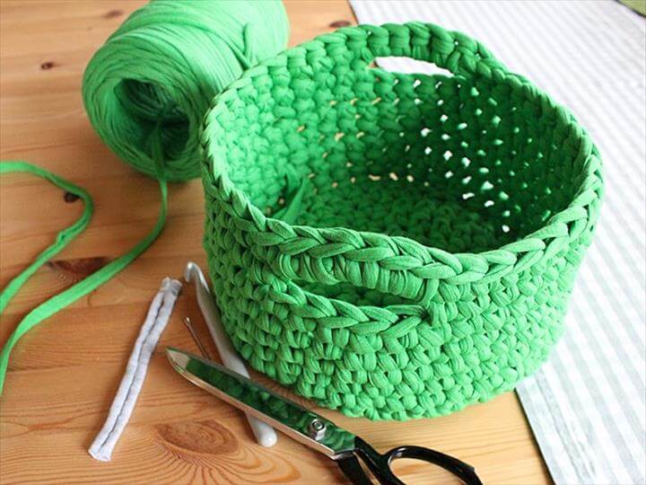 Upcycle your old t-shirts and create beautiful master pieces with t-shirt yarn
